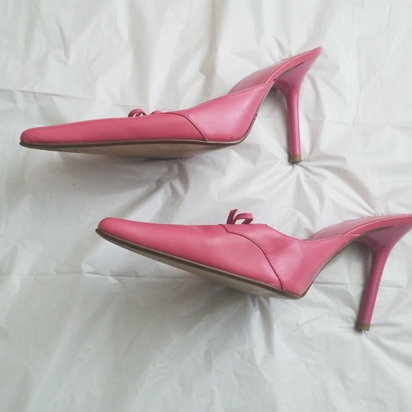 Guess by Marciano pointed toe pump - Picture 2 of 2